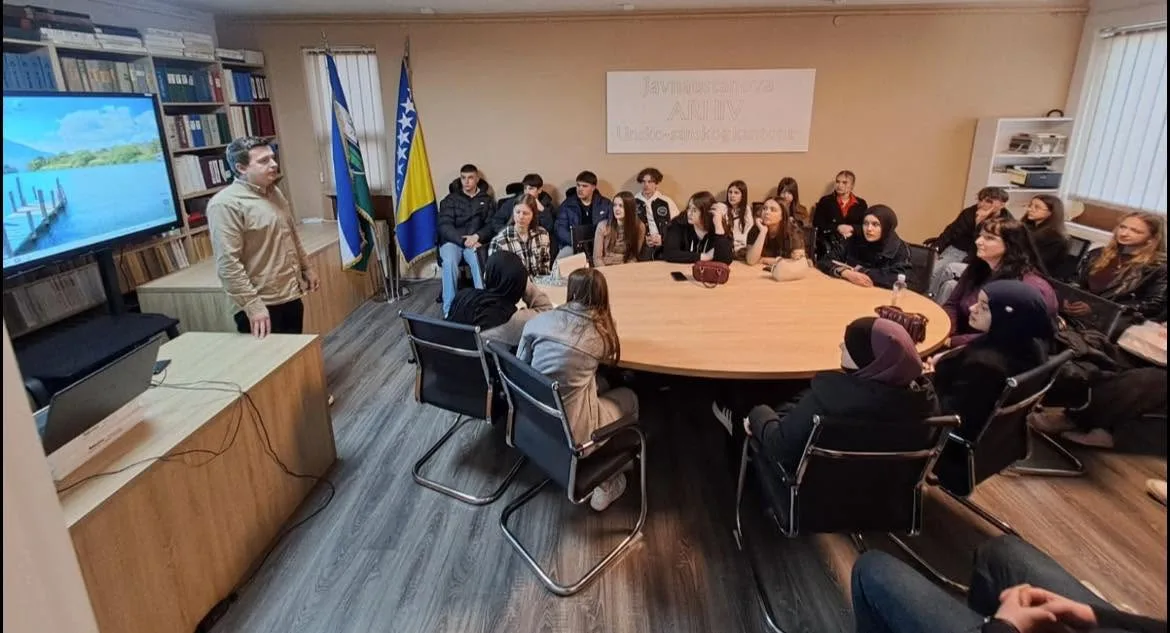 JU “Gimnazija Cazin” u posjeti Arhivu USK