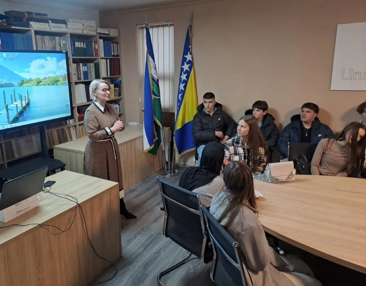 JU “Gimnazija Cazin” u posjeti Arhivu USK
