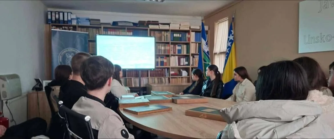 JU “Gimnazija Cazin” u posjeti Arhivu USK